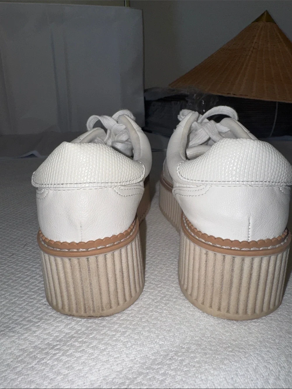 DV by Dolce Vita Bubbles Platform White Leather Low-Top Sneakers Size 8.5